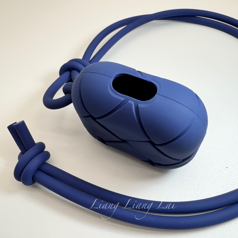 BOTTEGA VENETA BV 寶緹嘉 橡膠壓紋Airpods耳機套|耳機殼(深藍色)-10