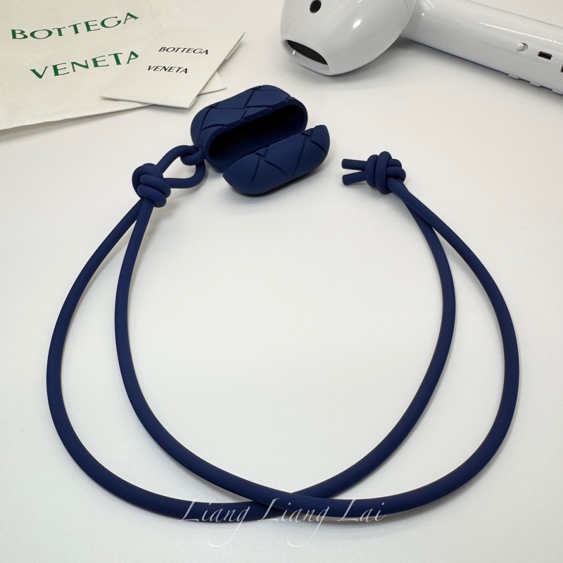 BOTTEGA VENETA BV 寶緹嘉 橡膠壓紋Airpods耳機套|耳機殼(深藍色)-12