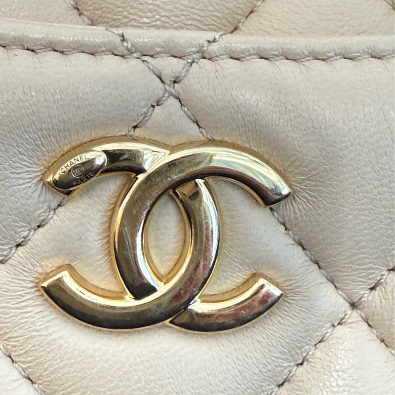 近新CHANEL米色小羊皮金釦金幣雙鏈兩用相機包AS5190-3