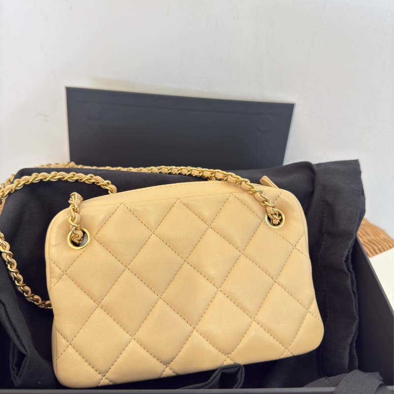 近新CHANEL米色小羊皮金釦金幣雙鏈兩用相機包AS5190-4