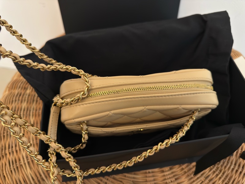 近新CHANEL米色小羊皮金釦金幣雙鏈兩用相機包AS5190-5