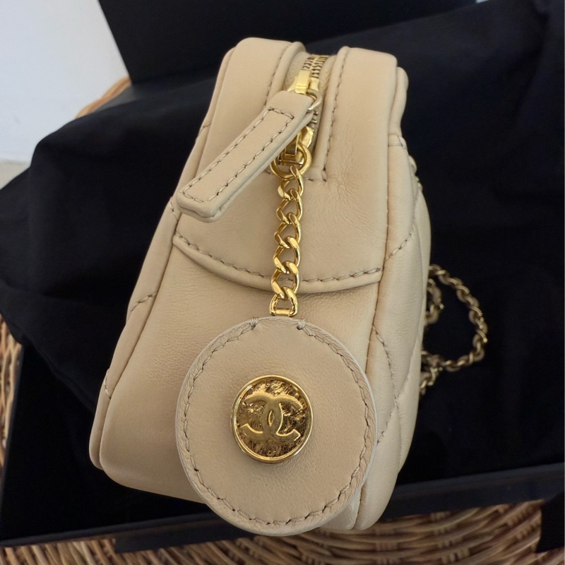 近新CHANEL米色小羊皮金釦金幣雙鏈兩用相機包AS5190-9