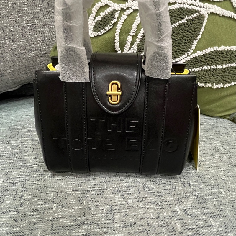 MJ 專櫃款 旋轉鈕壓印完整字黑色紙袋包-手提/鏈條2用(皮革款)-0