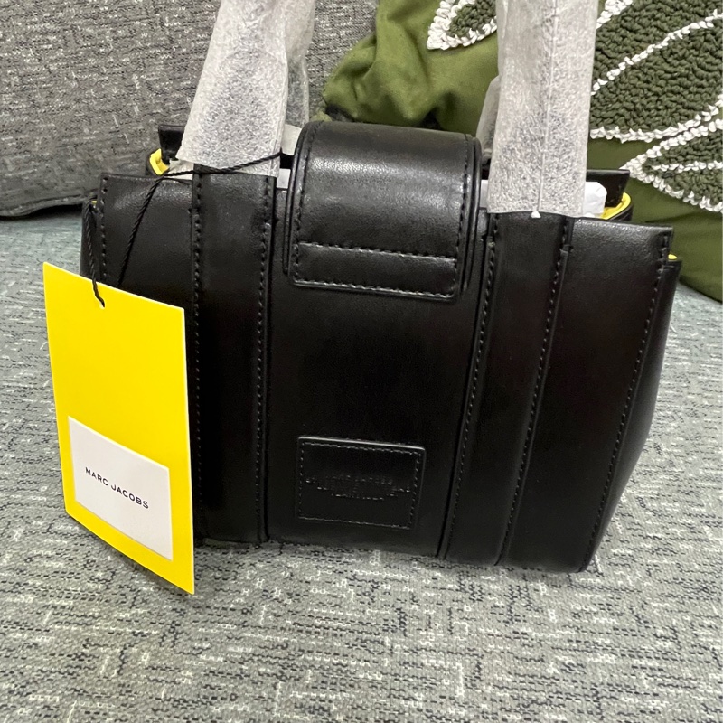 MJ 專櫃款 旋轉鈕壓印完整字黑色紙袋包-手提/鏈條2用(皮革款)-1