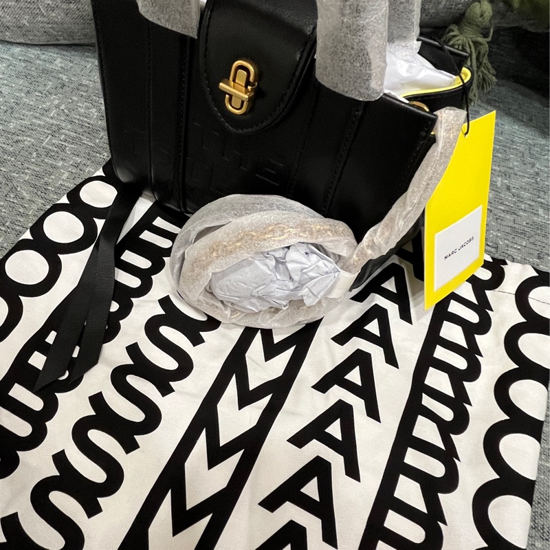 MJ 專櫃款 旋轉鈕壓印完整字黑色紙袋包-手提/鏈條2用(皮革款)-3