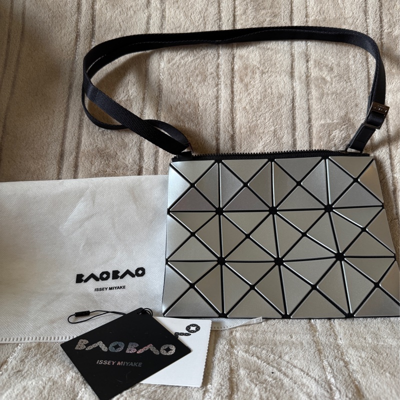 ISSEY MIYAKE 三宅一生BAOBAO 3x4小型斜背包-1