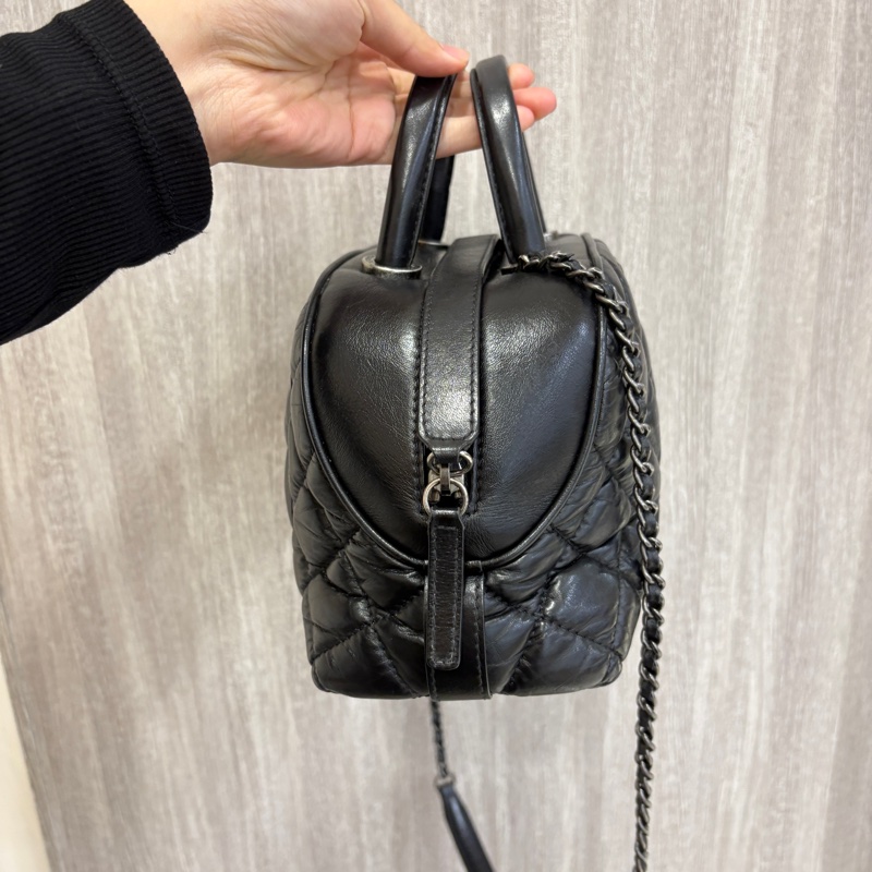 Chanel 黑油蠟牛皮復古銀扣手提斜背包-1