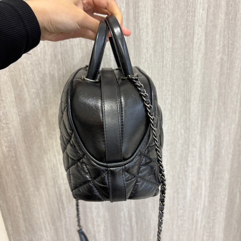 Chanel 黑油蠟牛皮復古銀扣手提斜背包-2