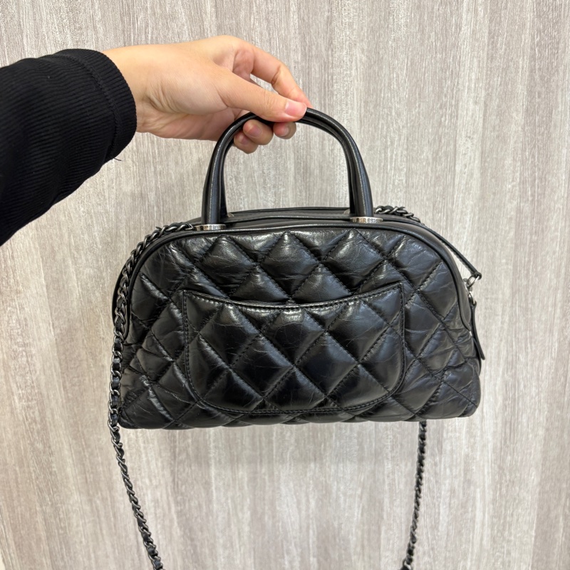 Chanel 黑油蠟牛皮復古銀扣手提斜背包-3