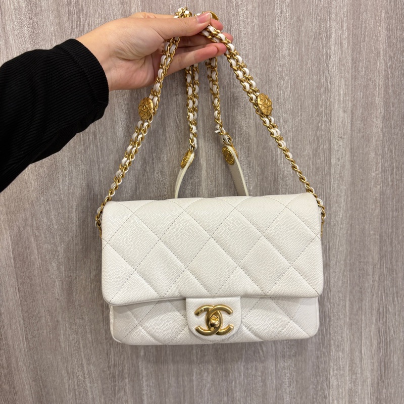 Chanel 白荔枝牛皮金幣口蓋包-0