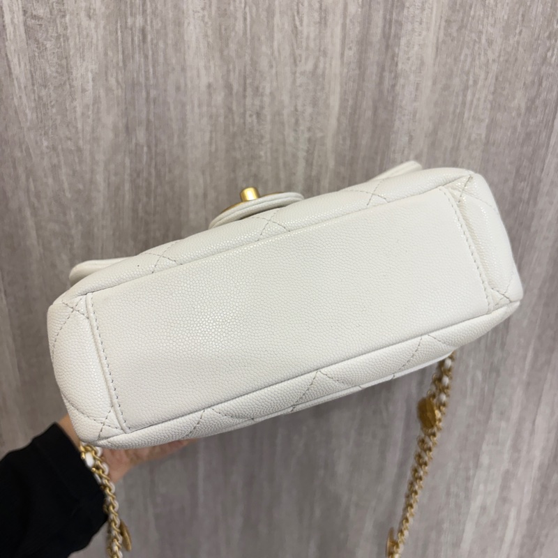 Chanel 白荔枝牛皮金幣口蓋包-4