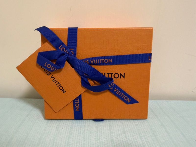 全新 LV Capucines xs 錢包-1