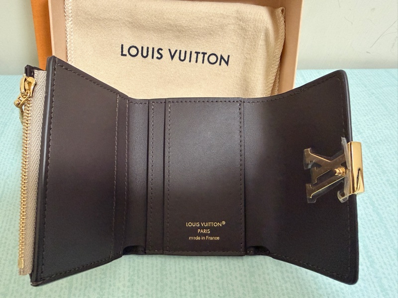 全新 LV Capucines xs 錢包-2