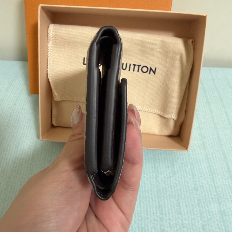 全新 LV Capucines xs 錢包-8