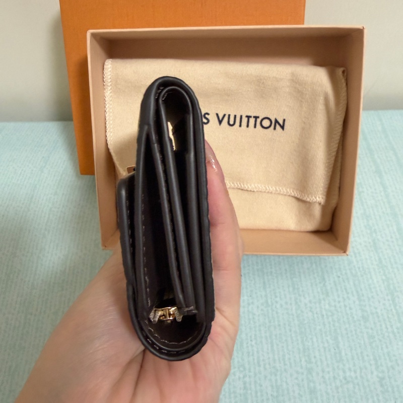 全新 LV Capucines xs 錢包-9