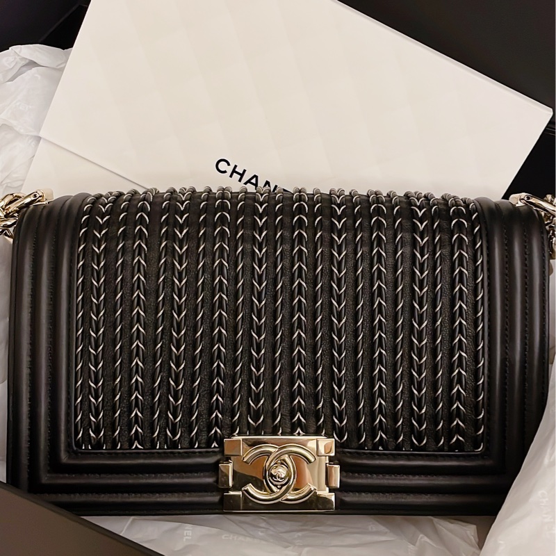 近新平台最低價限量款全配✨ CHANEL 香奈兒 boy限量款黑色牛皮繩皮編織金鍊金釦BOY 25 肩背包 斜背包 兩用包-1