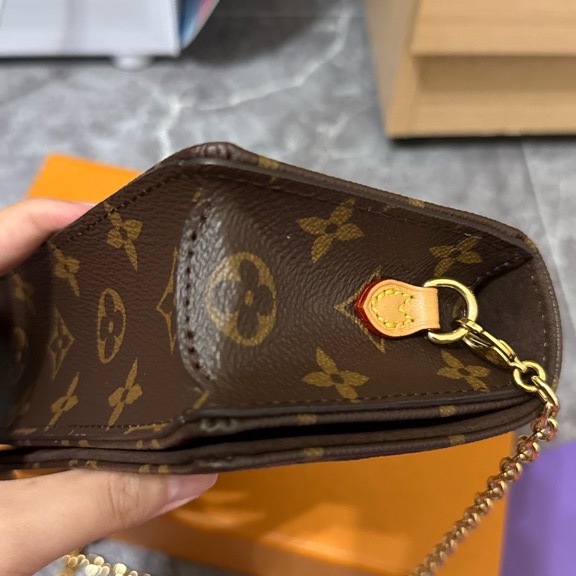 誠可議❤️)LV Wallet On Chain Lily-2