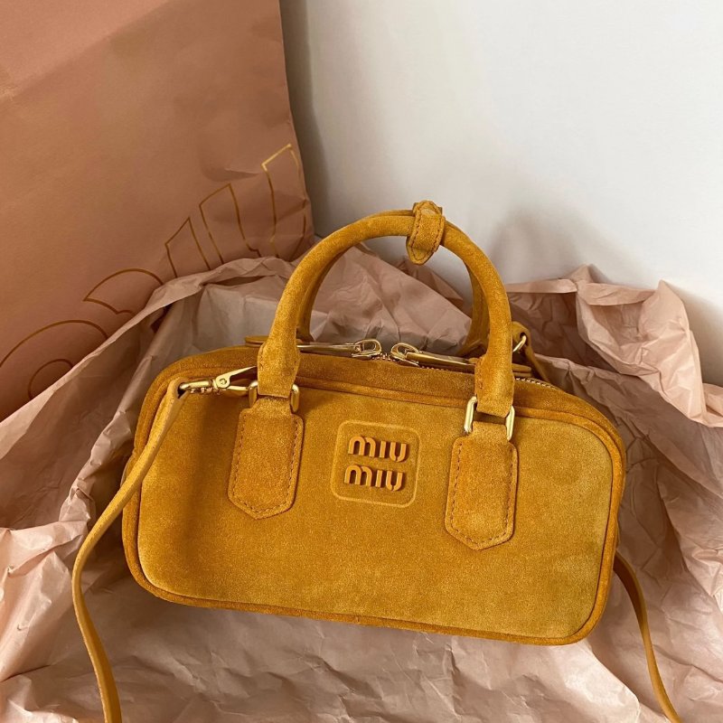 🎉新品好折扣✨Miu Miu 5BB142 Arcadie 小款 軟墊麂皮包   橄欖綠-4