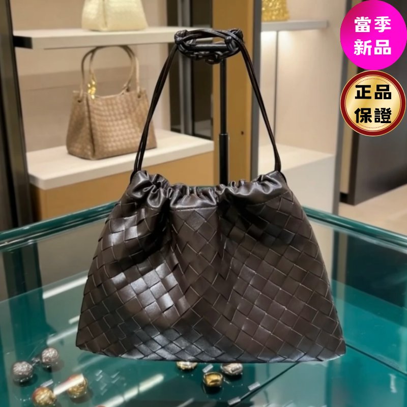 🎉新品好折扣✨Bottega Veneta 796728 編織小牛皮抽繩福袋包 果仁棕色-0