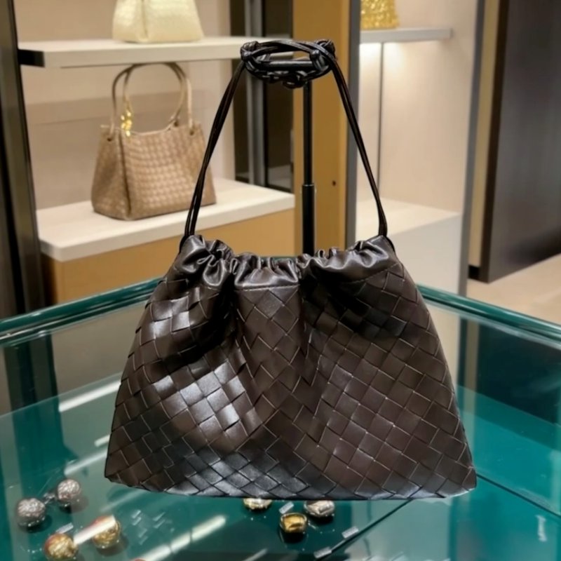 🎉新品好折扣✨Bottega Veneta 796728 編織小牛皮抽繩福袋包 果仁棕色-3