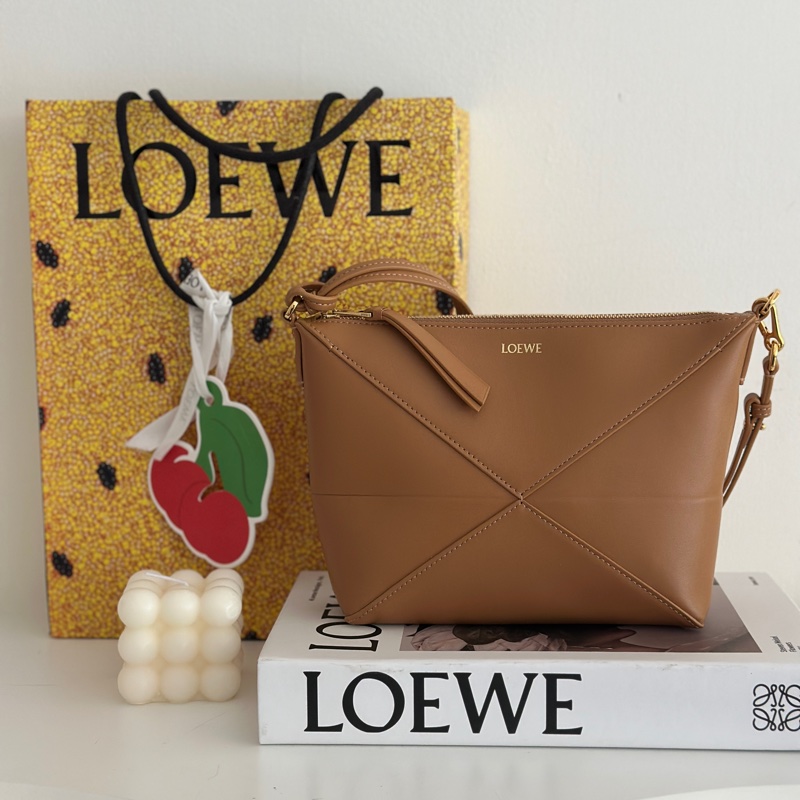 Loewe puzzle fold 棕色 Puzzle Fold pouch in shiny nappa calfskin-1