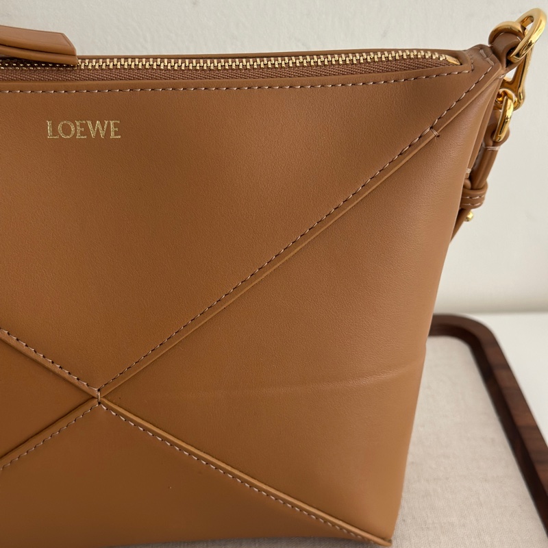 Loewe puzzle fold 棕色 Puzzle Fold pouch in shiny nappa calfskin-4