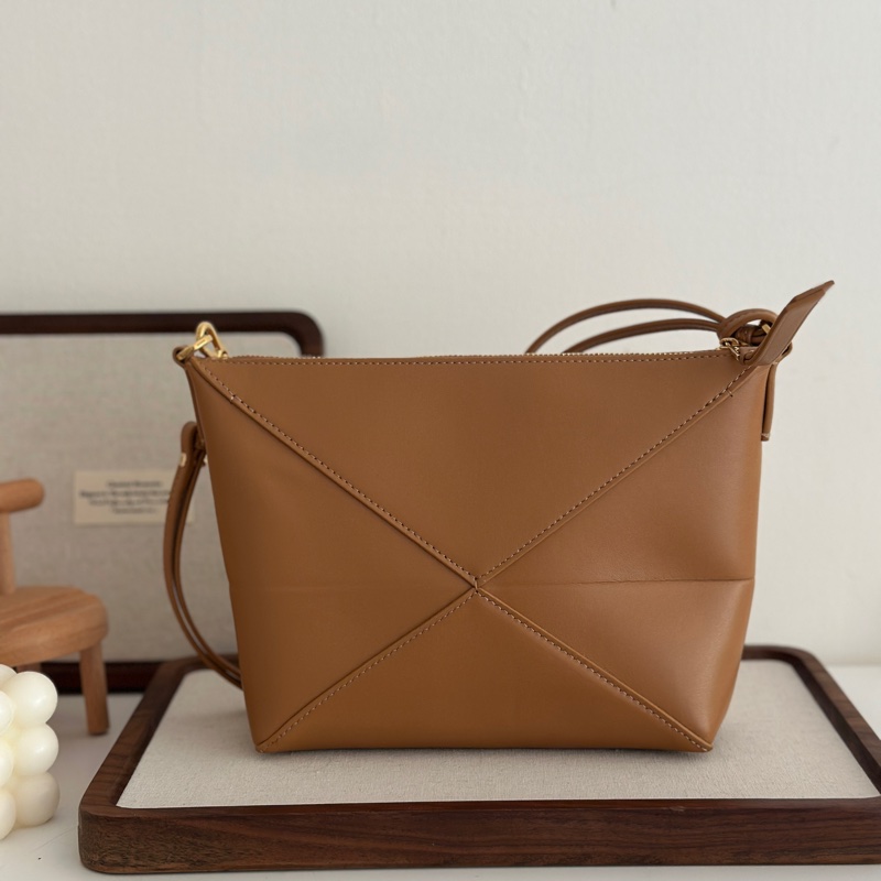 Loewe puzzle fold 棕色 Puzzle Fold pouch in shiny nappa calfskin-5