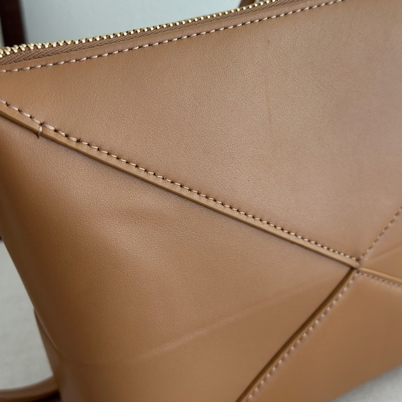 Loewe puzzle fold 棕色 Puzzle Fold pouch in shiny nappa calfskin-6
