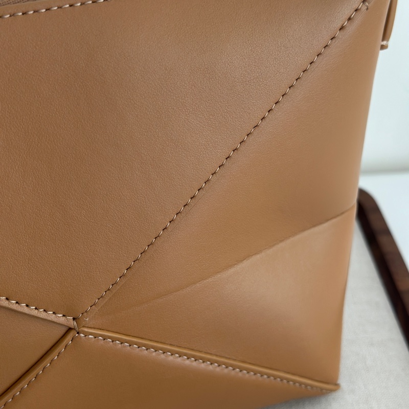 Loewe puzzle fold 棕色 Puzzle Fold pouch in shiny nappa calfskin-7