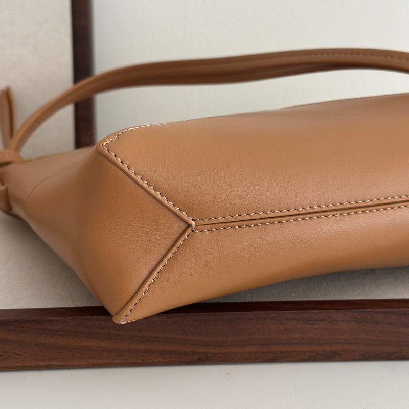 Loewe puzzle fold 棕色 Puzzle Fold pouch in shiny nappa calfskin-8