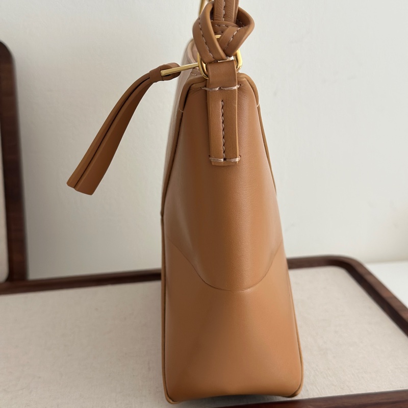 Loewe puzzle fold 棕色 Puzzle Fold pouch in shiny nappa calfskin-11