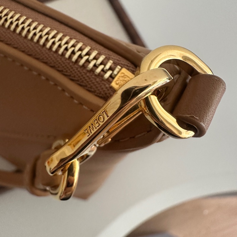 Loewe puzzle fold 棕色 Puzzle Fold pouch in shiny nappa calfskin-22