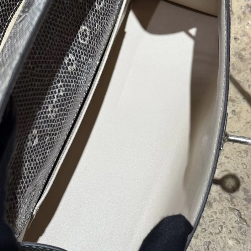 有購證🩷🩷 Hermes 愛馬仕 mini kelly 一代 原色 銀扣 D刻 kelly pochette-6