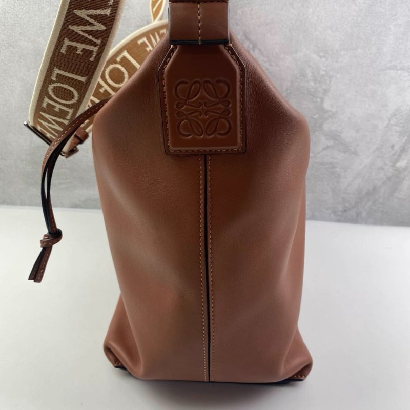LOEWE 小牛皮棕色肩背斜背腋下包 99新配件塵袋-2
