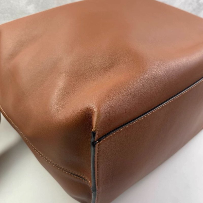 LOEWE 小牛皮棕色肩背斜背腋下包 99新配件塵袋-3