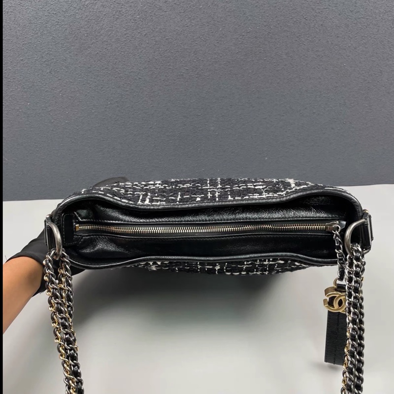 Chanel • Gabrielle 黑白毛呢編織流浪包 中號-7