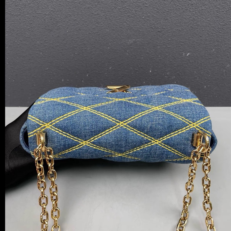 Louis Vuitton • Twist 限量牛仔丹寧菱格鏈條包 原價近20w-9