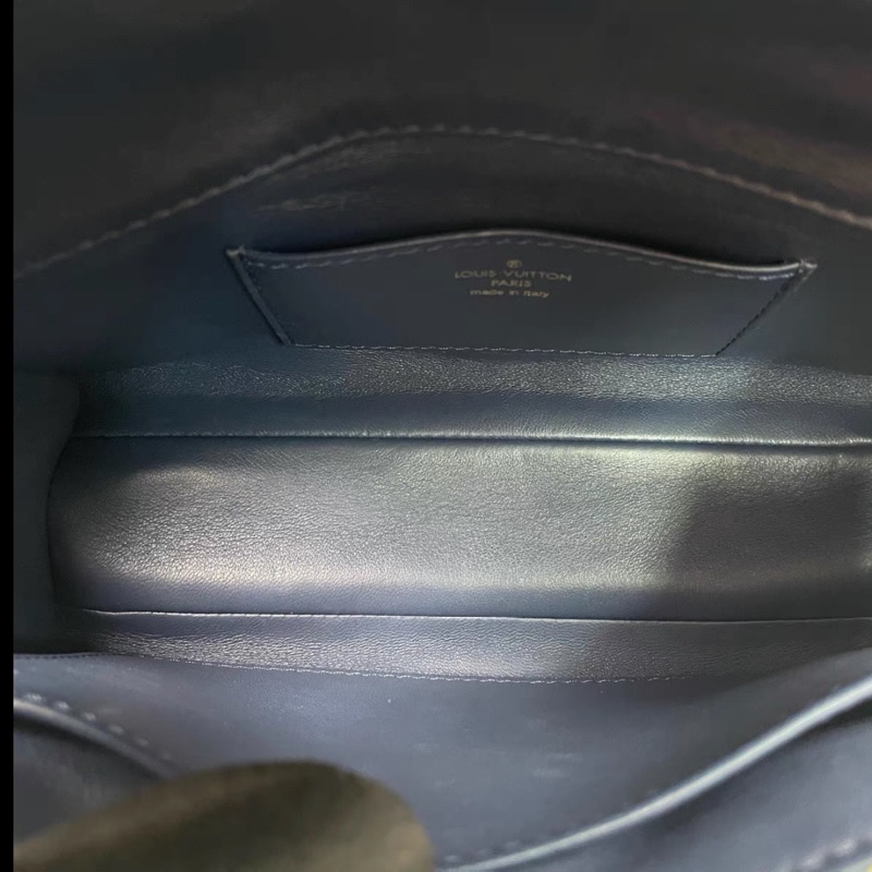 Louis Vuitton • Twist 限量牛仔丹寧菱格鏈條包 原價近20w-10