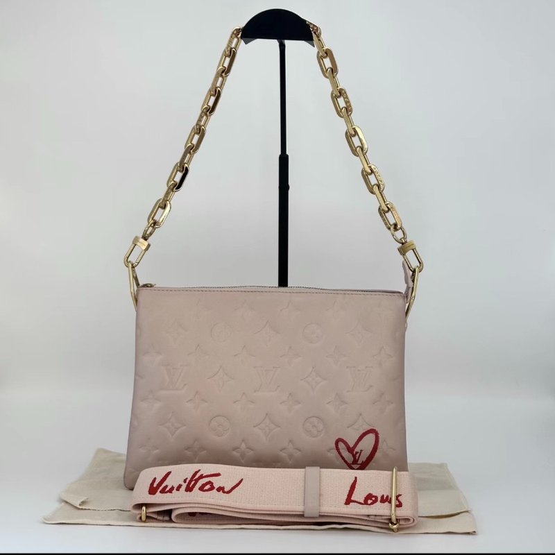 LV 珠光蜜桃粉限定款coussin鏈條包 28*20*8 98新配件塵袋-0