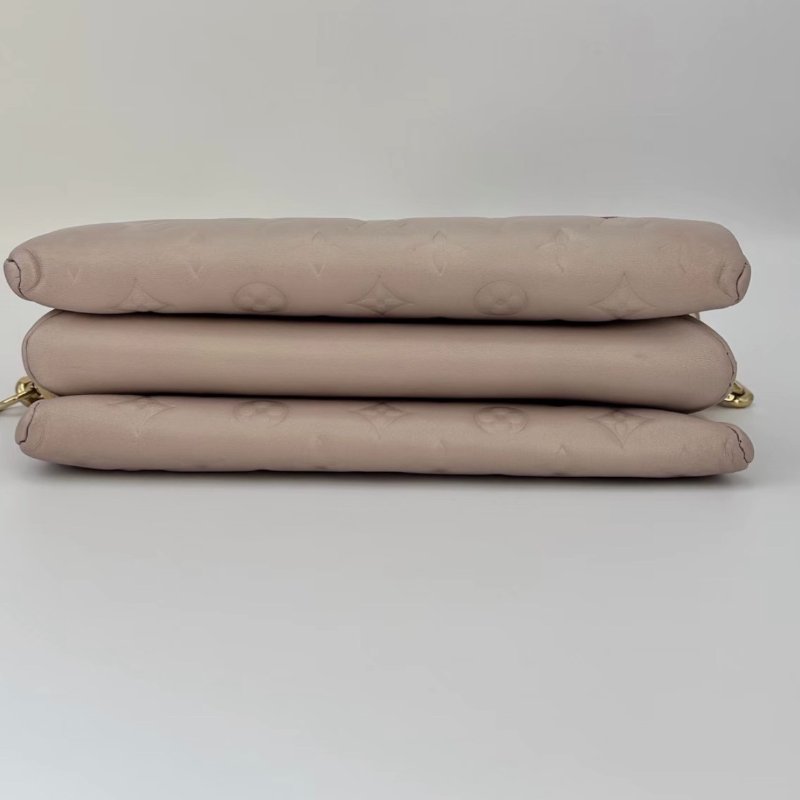 LV 珠光蜜桃粉限定款coussin鏈條包 28*20*8 98新配件塵袋-3