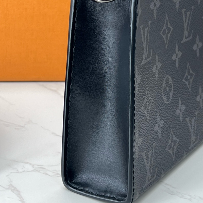 LV 黑武士 2合一手拿斜背包 #M81124-3