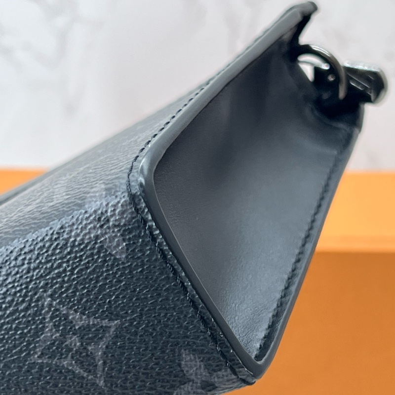 LV 黑武士 2合一手拿斜背包 #M81124-5