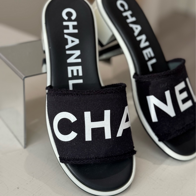 CHANEL 黑底白字字母跟鞋拖鞋 38號 有貼底-1