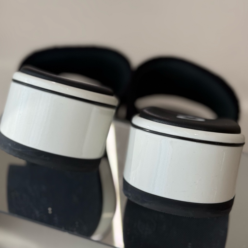 CHANEL 黑底白字字母跟鞋拖鞋 38號 有貼底-7