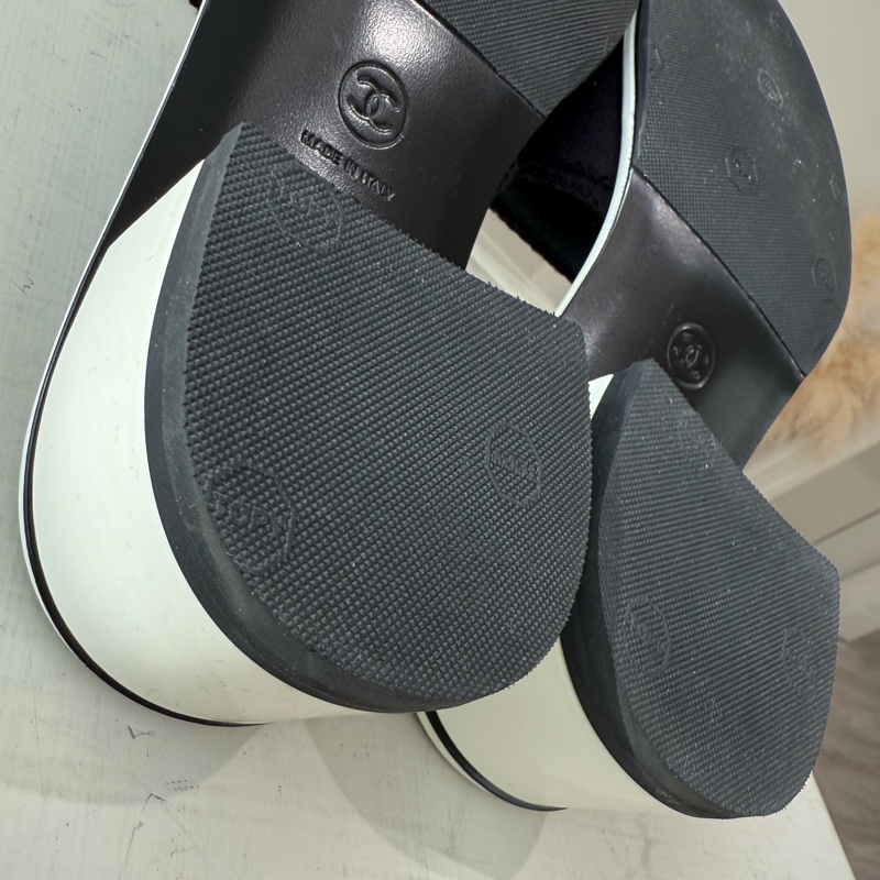 CHANEL 黑底白字字母跟鞋拖鞋 38號 有貼底-9