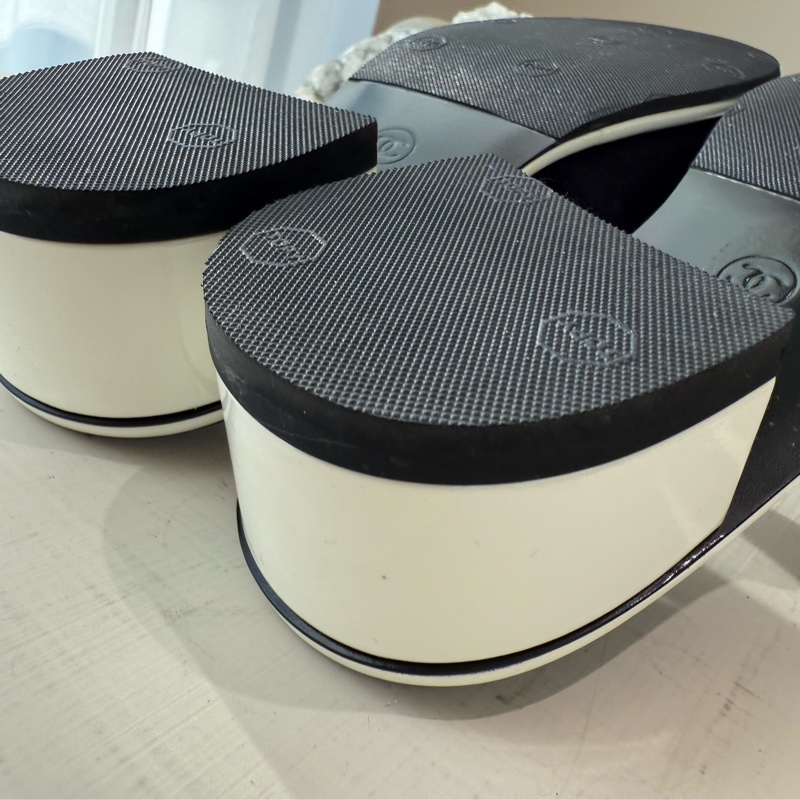 CHANEL 黑底白字字母跟鞋拖鞋 38號 有貼底-10