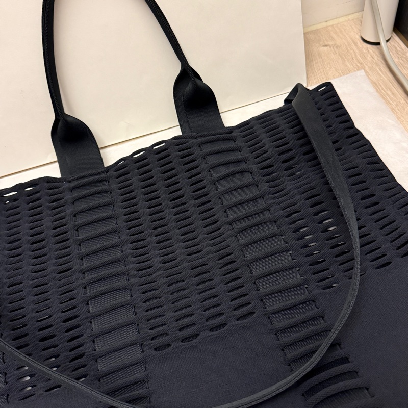 ISSEY MIYAKE GOOD GOODS 鏤空托特包/黑色-7