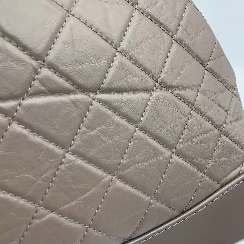 CHANEL Gabrielle 啡色流浪背囊 中號-10