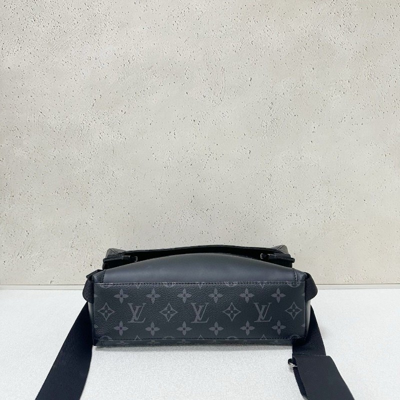 Lv voyager
黑武士郵差包 小號-4