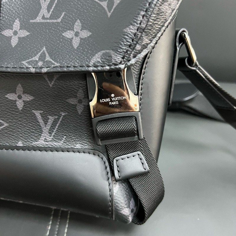 Lv voyager
黑武士郵差包 小號-8